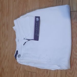 Brand new never worn Gloria Vanderbilt Amanda sz 12 average white stretch jeans